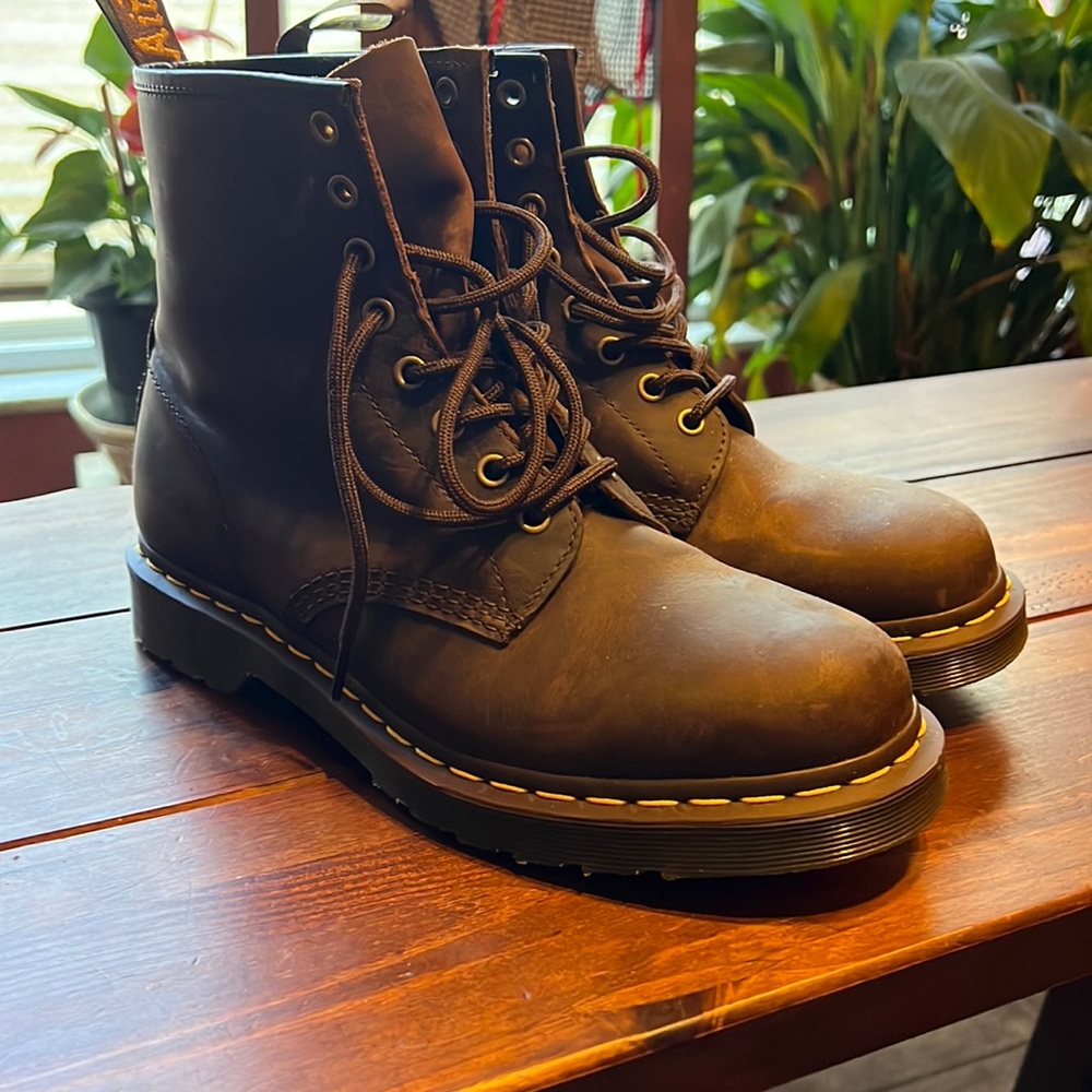 Dr. Martins 1460 Brown Never Worn US M9 W10